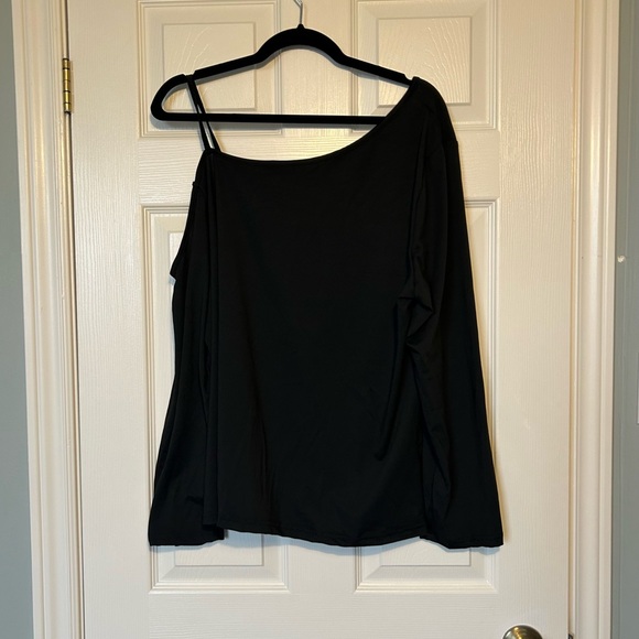 🔥🆕🔥 SHEIN Off The Shoulder Top - Picture 3 of 4